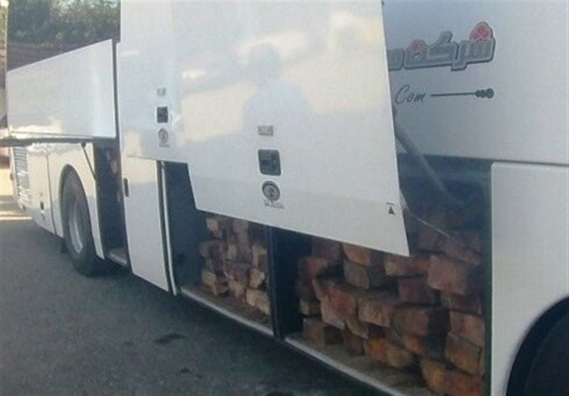 توقیف 2 دستگاه اتوبوس با 2.7 میلیارد بار قاچاق در محور دشتستان