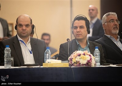 عباس اصلانی مدیر مسئول روزنامه ایران دیلی در هجدهمین مجمع عمومی اوآنا