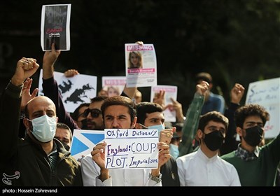 تجمع اعتراضی دانشجویان روبروی سفارت انگلیس