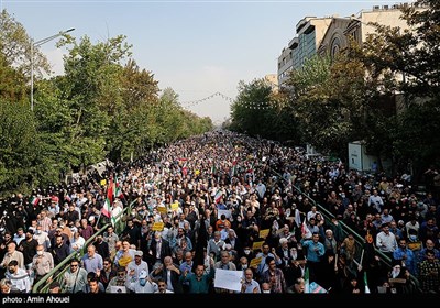 Cuma namazı sonrası İran halkının terör eylemine karşı yürüyüşü