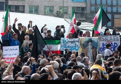 راهپیمایی مردم تهران در محکومیت جنایت تروریستی حرم شاهچراغ