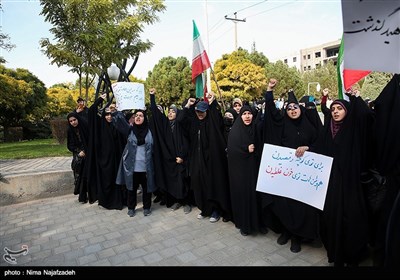 تجمع دانشجویان دانشگاه فردوسی مشهد در محکومیت حادثه تروریستی شیراز