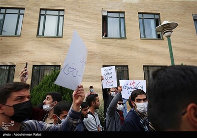 تجمع دانشجویان دانشگاه علوم پزشکی همدان در محکومیت حادثه تروریستی شیراز 