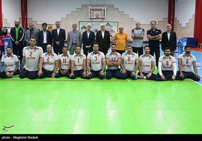 اعضای تیم ملی والیبال نشسته مردان