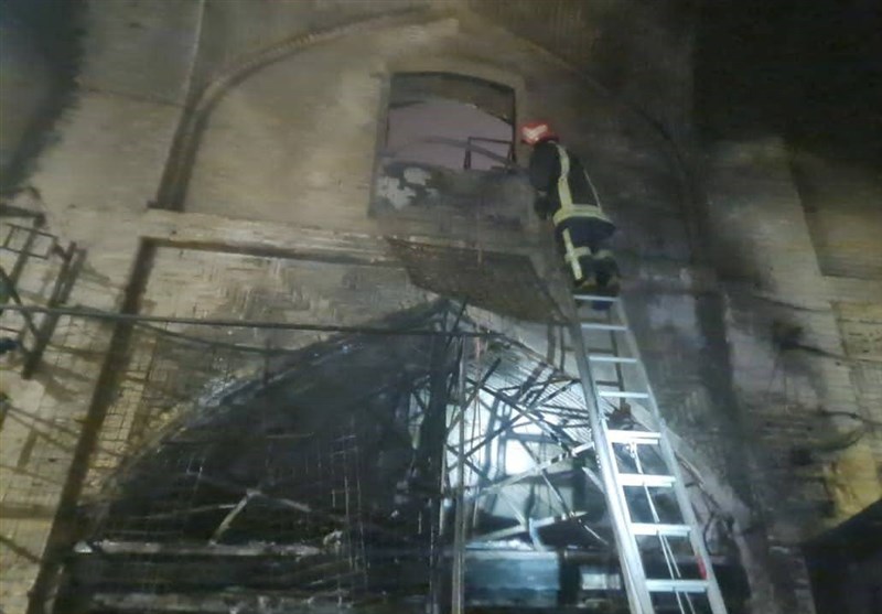 آتش سوزی بازار وکیل با حضور نیروهای آتش نشانی شیراز مهار شد