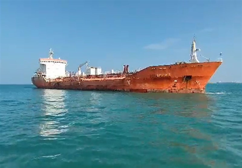 IRGC Seizes Tanker Smuggling Fuel in Persian Gulf - Politics news - Tasnim News Agency