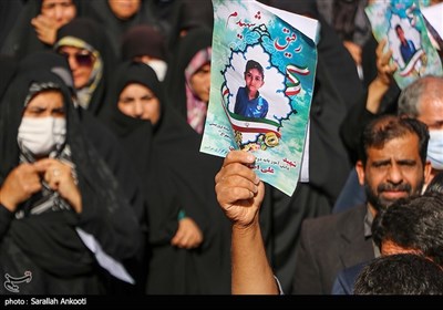 تشییع پیکر دانش‌آموز شهید در کرمان