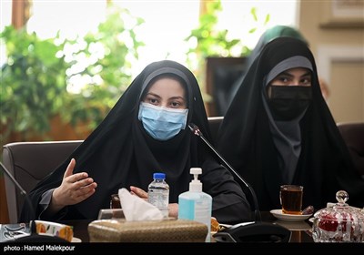 نشست صمیمی رئیس مجلس شورای اسلامی با دانش آموزان نخبه