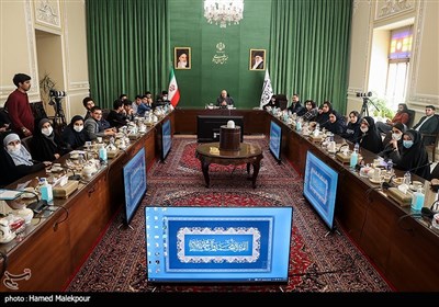 نشست صمیمی رئیس مجلس شورای اسلامی با دانش آموزان نخبه