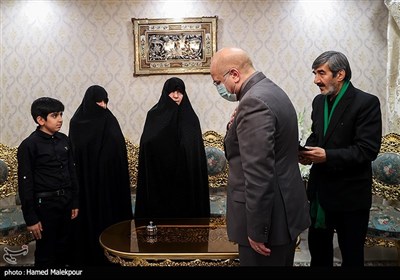 حضور رئیس مجلس شورای اسلامی در منزل شهید فریدالدین معصومی از شهدای حادثه تروریستی شاهچراغ