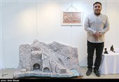 مجسمه‌ساز کرمانشاهی از مواد دورریختی‌ برای آموزش هنر به کودکان استفاده می‌کند