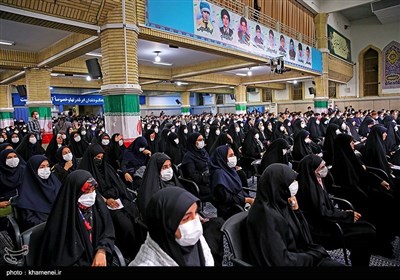 دیدار جمعی از دانش آموزان با رهبر معظم انقلاب اسلامی
