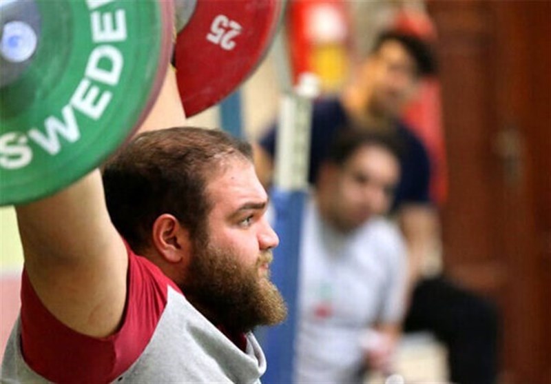 یوسفی رکورد وزنه‌برداری فوق سنگین جوانان جهان را شکست