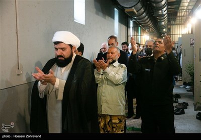 اقامه نماز زندانیان سیاسی پیش از انقلاب در زندان قصر