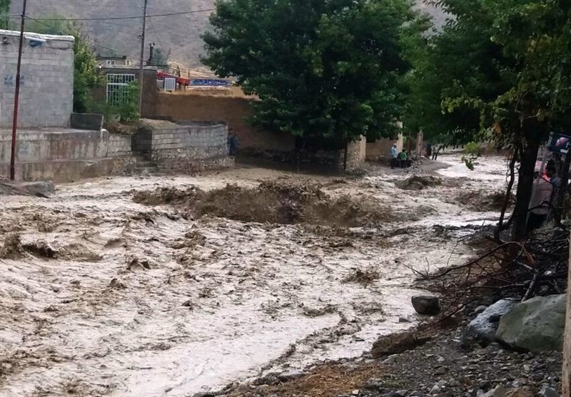 سیل راه ارتباطی 15 روستای مارگون را مسدود کرد/زندگی مردم دو روستا مختل شد