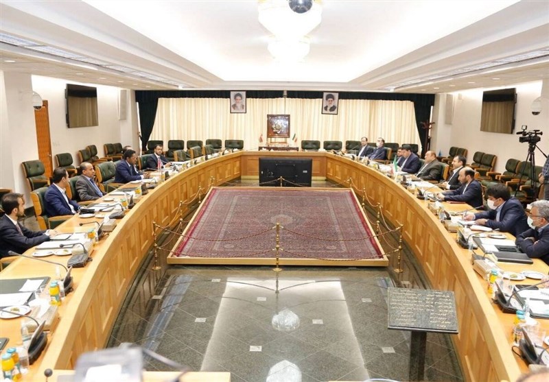 مباحثات ایرانیة - عمانیة تتناول تعزیز العلاقات المصرفیة و الدولیة