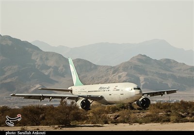 فرود اضطراری ‌هواپیمای‌ تاجیکستانی در کرمان/ دو خواهر دچار افت شدید فشار خون شدند 
