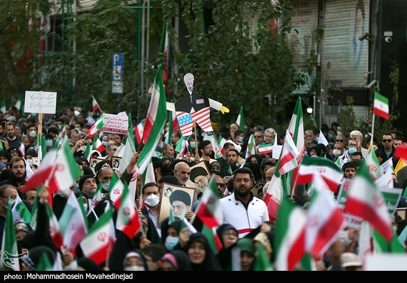 ‌راهپیمایی مشهدی‌ها در یوم الله 13 آبان/ حضور پرشور دانش‌آموزان در محکومیت دشمنان