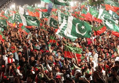  برکناری عمران خان از ریاست حزب تحریک انصاف بررسی می‌شود 