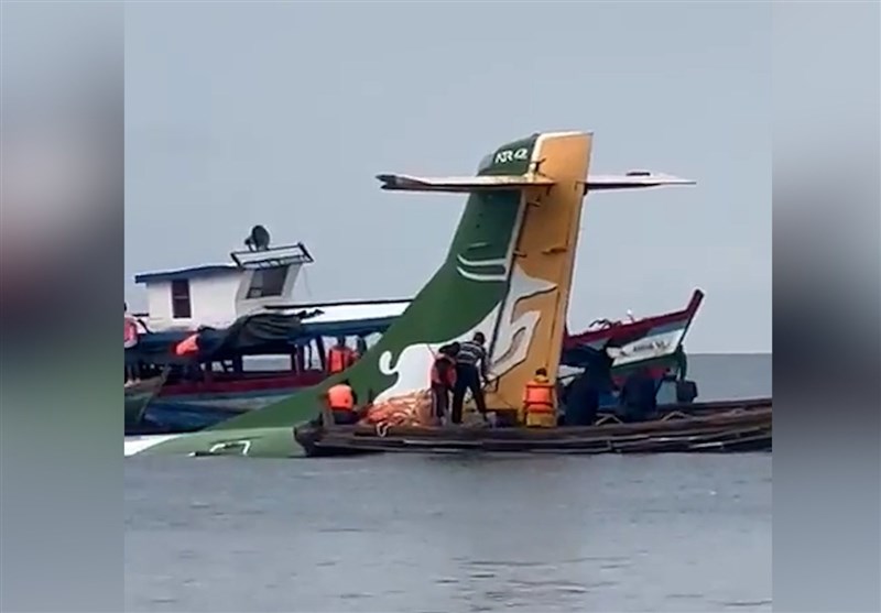 Passenger Plane with over 40 Aboard Crashes into Lake in Tanzania (+Video)