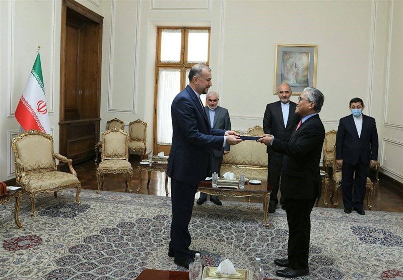 دیدار سفیران جدید فرانسه و مالزی با امیرعبداللهیان