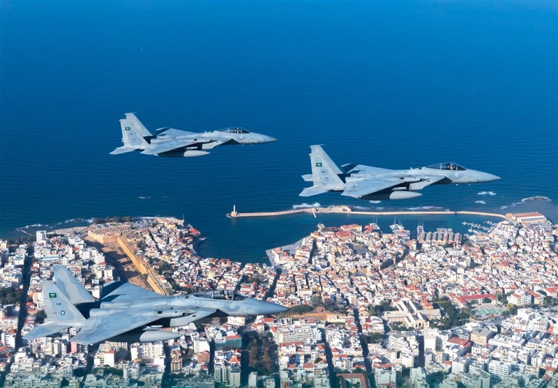 مانور مشترک نظامی نیروی هوایی یونان و عربستان در سواحل مدیترانه