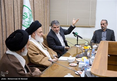 دیدار سید جواد ساداتی‌نژاد وزیر جهاد کشاورزی با آیت الله حسینی بوشهری