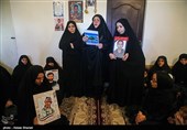 حضور خانواده های شهدا در منزل شهید عجمیان