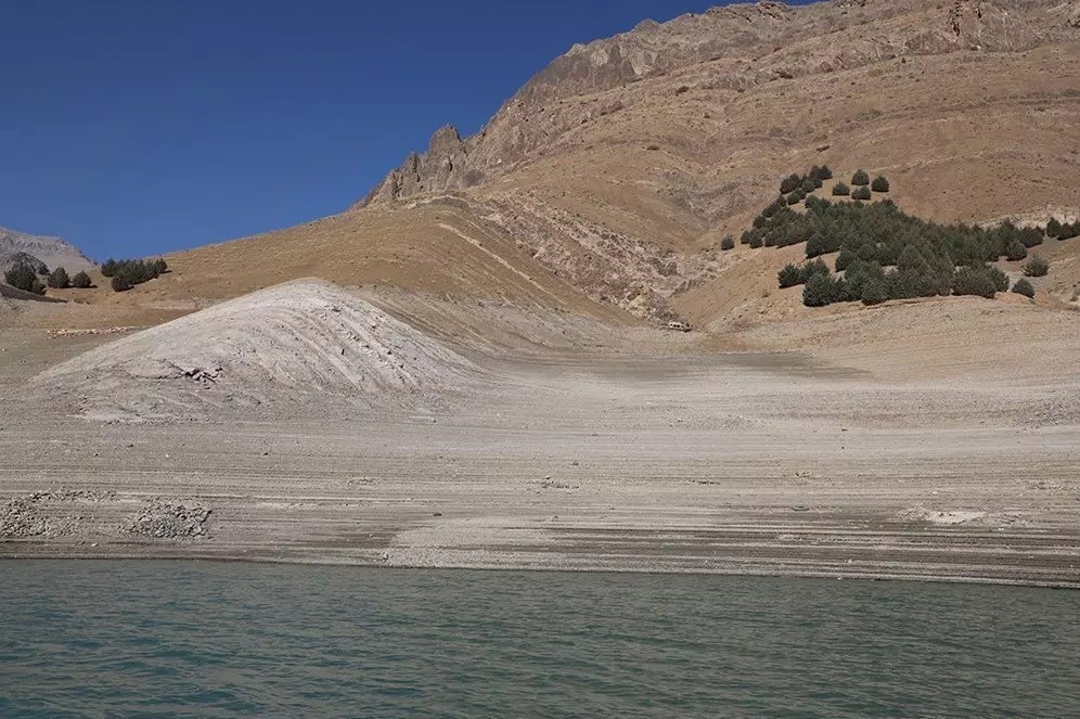 تصاویر جدید از وضعیت ذخایر آبی سد امیرکبیر / 74 درصد مخزن سد کرج خالی است 5