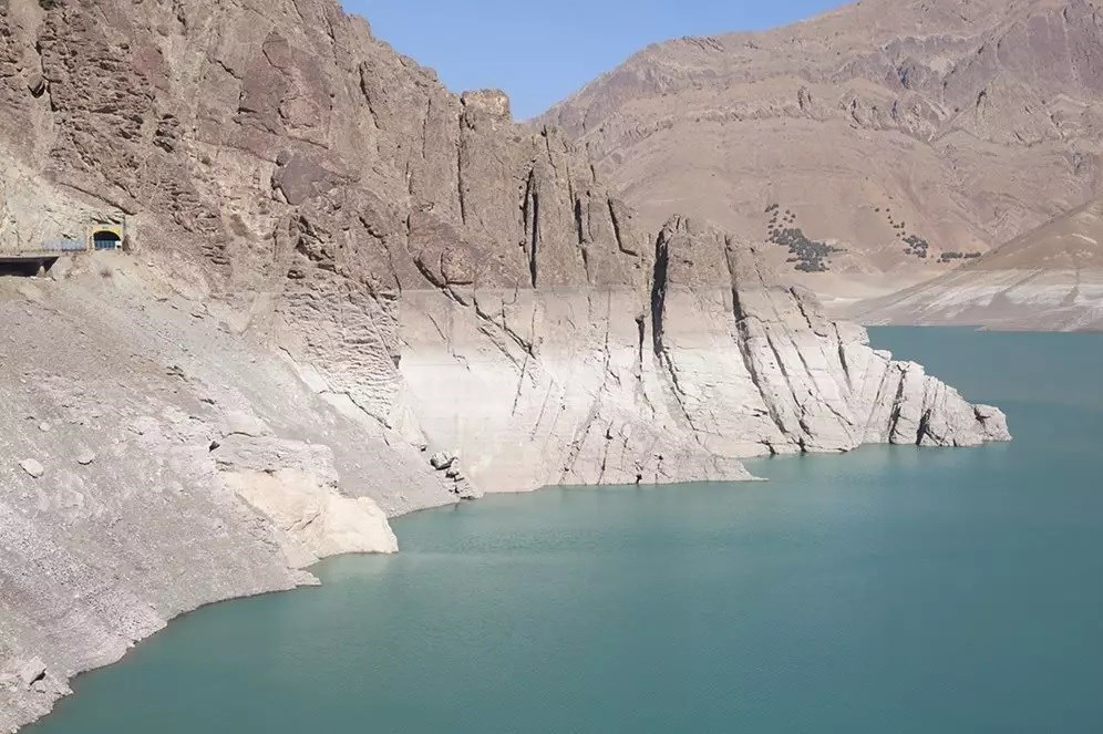 تصاویر جدید از وضعیت ذخایر آبی سد امیرکبیر / 74 درصد مخزن سد کرج خالی است 3