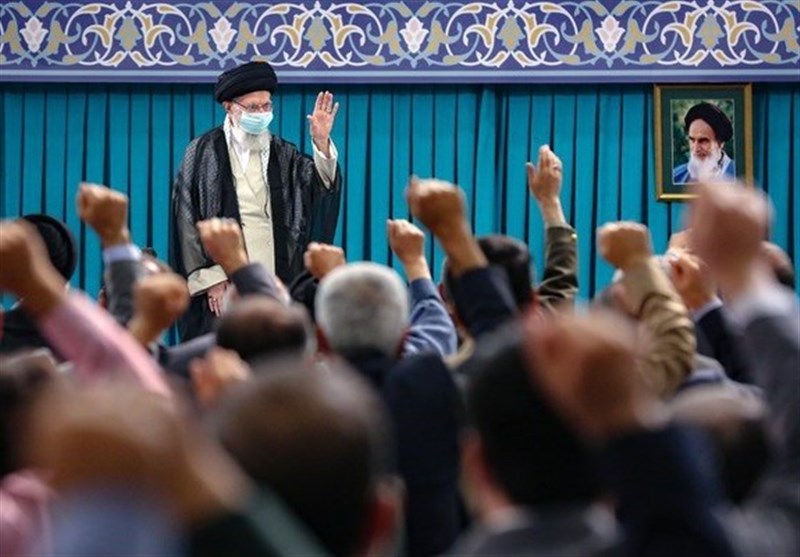 قائد الثورة : طلبُ الشّهادة منحَ الشعب الإیرانی عظمةً فی العالم