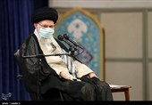 الإمام الخامنئی: تقدم الجمهوریة الإسلامیة یلغی منطق الدیمقراطیة اللیبرالیة / الشعب الإیرانی سیحول تهدید الشغب إلى فرصة