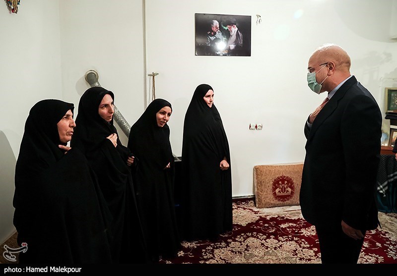 حضور رئیس مجلس در منزل شهید مدافع امنیت روح‌الله عجمیان