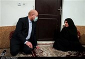 حضور رئیس مجلس در منزل شهید مدافع امنیت روح‌الله عجمیان