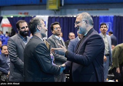 حضور علیرضا زاکانی شهردار تهران در مراسم رونمایی از تاکسی‌ون‌های جدید شهرداری تهران