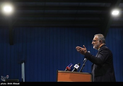 سخنرانی علیرضا زاکانی شهردار تهران در مراسم رونمایی از تاکسی‌ون‌های جدید شهرداری تهران