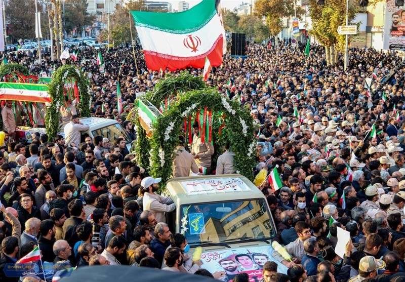حماسه حضور مشهدی‌ها در تشییع پیکر 3 شهید/ مردم شهدای امنیت و مرزبانی را در آغوش گرفتند + فیلم و تصاویر