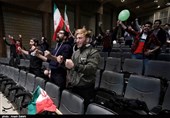 تماشای بازی ایران و انگلیس در دانشگاه بین‌المللی قزوین + تصویر