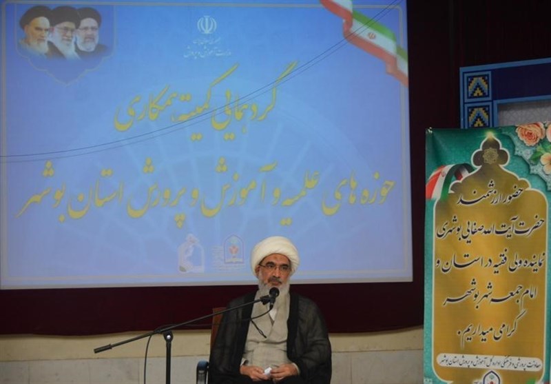 امام جمعه بوشهر: مدارس مورد تهدید فرهنگی دشمن قرار گرفته‌اند