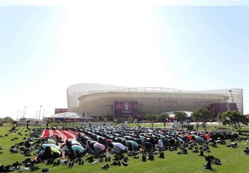 Fans Pause Action for Friday Prayers during First World Cup in A Muslim Country