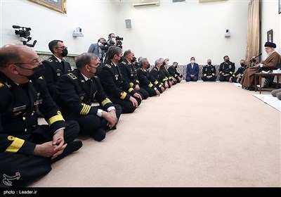 لقاء عدد من قادة البحرية بالجيش الإيراني مع قائد الثورة