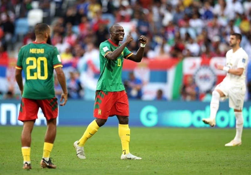 جام جهانی قطر| پرتاپ پیراهن تیم ملی روسیه در دیدار کامرون و صربستان + عکس