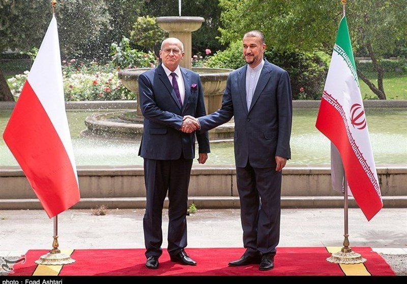 Top Diplomats Discuss Promotion of Iran-Poland Ties