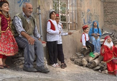 کودکان آذربایجانی &quot;چُمچَه گَلین&quot; را خواندند