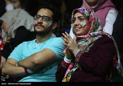 تماشای فوتبال ایران و آمریکا در ورزشگاه شیرودی