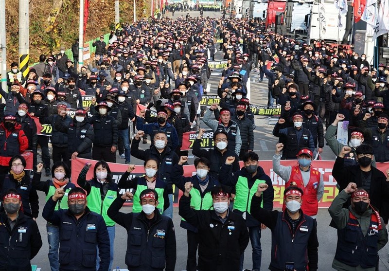 Still No Deal with South Korea&apos;s Striking Truckers As Gap Remains