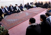 دیدار رئیس جمهور با خانوادههای شهدا و قربانیان اغتشاشات/ رئیسی: با مرتکبان قتل و ناامنی آشوبها مماشات نمیشود + تصاویر