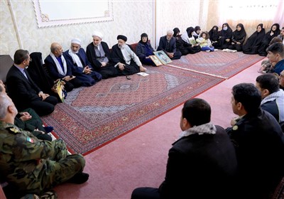 دیدار رئیس جمهور با خانوادههای شهدا و قربانیان اغتشاشات/ رئیسی: با مرتکبان قتل و ناامنی آشوبها مماشات نمیشود + فیلم و تصاویر