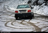 امدادرسانی نجاتگران هلال احمر استان کرمان به 18 تن گرفتار در برف و کولاک
