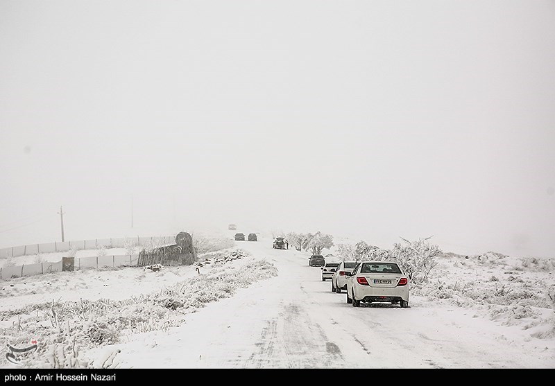وضعیت راه‌های کشور؛ بارش برف و باران در جاده‌های 19 استان